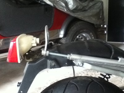 Heck 1.JPG (99.33 KiB) 7312 mal betrachtet In die Rahmenenden habe ich Muttern geschweist.