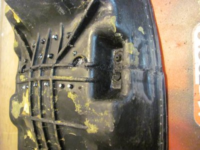 gefügt von Seite.JPG (57.54 KiB) 6771 mal betrachtet Als Lot dienen kleine Streifen vom herausgetrennten Stück.