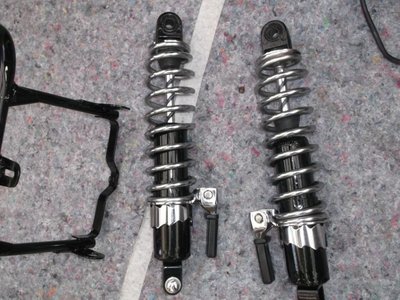 Dämpfer gelackt, Chrom poliert und wieder zusammengebaut. Sehen aus wie neu