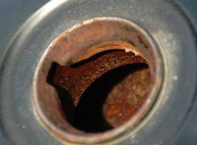 Tank002.jpg (99.65 KiB) 19384 mal betrachtet ... im Tankinneren dann die nächste Ernüchterung ...