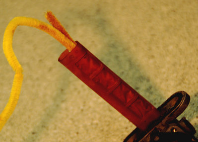 BENZINFILTER_002.jpg (89.22 KiB) 19348 mal betrachtet Mit Pfeifenreiniger und Pressluft gehen die Brocken raus.