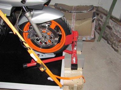 Radklemme.jpg (210.9 KiB) 7154 mal betrachtet Die Radklemme wird nur durch die Profile <br />fixiert, sodas ich sie auch anders verwenden kann.