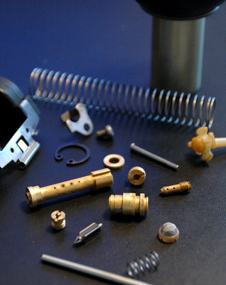 NachReinigung1.jpg (138.94 KiB) 19415 mal betrachtet Wohl dem, der noch den Vergaserreiniger von Yamaha in seinem Besitz hat.